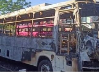 ਦੀਵਾਲੀ ਦੀ ਰਾਤ ਹਾਦਸਾ : ਦੀਵੇ ਨਾਲ ਬੱਸ ’ਚ ਲੱਗੀ ਭਿਆਨਕ ਅੱਗ, ਡਰਾਈਵਰ ਤੇ ਕੰਡਕਟਰ ਜ਼ਿੰਦਾ ਸੜੇ