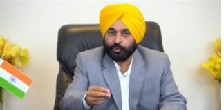 CM ਮਾਨ ਦਾ PM ਮੋਦੀ ‘ਤੇ ਤੰਜ, ਕਿਹਾ -ਆਪਣੇ ਮਿੱਤਰ ਅਡਾਨੀ ਦੀਆਂ ਜੇਬਾਂ ਭਰਨ ਲਈ ਕੋਲੇ ਵਾਸਤੇ ਰੇਲ-ਜਹਾਜ਼-ਰੇਲ ਰੂਟ ਕੀਤੀ ਲਾਗੂ