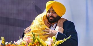 ਅੱਜ ਹੈ CM ਭਗਵੰਤ ਮਾਨ ਦਾ ਜਨਮ, ਜਾਣੋ ਉਨ੍ਹਾਂ ਦੇ ਜਨਮ ਤੋਂ ਲੈ ਕੇ ਰਾਜਨੀਤਿਕ ਸਫਰ ਤੱਕ ਦੀ ਪੂਰੀ ਕਹਾਣੀ