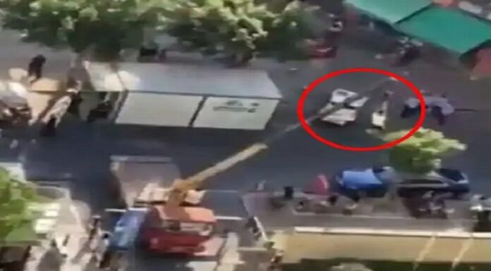 ਕੋਰੋਨਾ ਦਾ ਕਹਿਰ : ਚੀਨ ‘ਚ ਇਸ ਤਰ੍ਹਾਂ ਹੋ ਰਹੀ ਸੋਸ਼ਲ ਡਿਸਟੈਂਸਿੰਗ ਦੀ ਪਾਲਣਾ! ਕੋਰੋਨਾ ਪਾਜ਼ੀਟਿਵ ਮਰੀਜ਼ ਨੂੰ ਲੈਣ ਪਹੁੰਚੀ ਕ੍ਰੇਨ