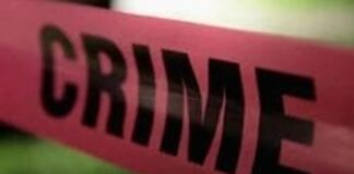 ਮੋਬਾਈਲ ਚੋਰੀ ਦੇ ਸ਼ੱਕ ‘ਚ 20 ਸਾਲਾ ਨੌਜਵਾਨ ਨੂੰ ਮੰਦਰ ‘ਚ ਬੰਨ ਕੇ ਕੁੱਟ-ਕੁੱਟ ਮਾਰ ਸੁੱਟਿਆ, ਕਤਲ ਪਿੱਛੋਂ ਦਰੱਖਤ ਨਾਲ ਲਟਕਾਈ ਲਾਸ਼