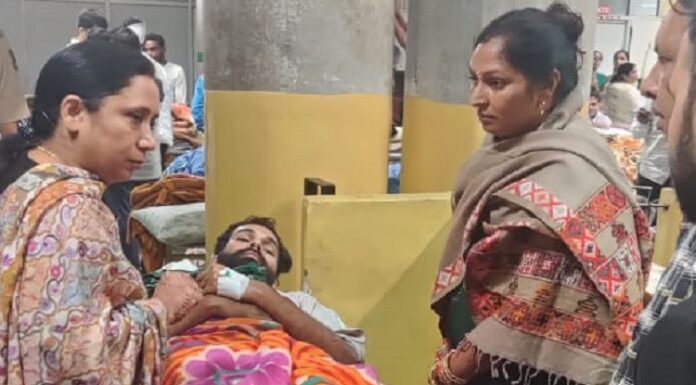 ਕੈਬਨਿਟ ਮੰਤਰੀ ਡਾ. ਬਲਜੀਤ ਕੌਰ ਨੇ ਐਸਕਾਰਟ ਗੱਡੀ ਨੇ ਮੋਟਰਸਾਈਕਲ ਸਵਾਰ ਲੜਕੇ ਤੇ ਲੜਕੀ ਨੂੰ ਮਾਰੀ ਟੱਕਰ, ਜ਼ਖਮੀਆਂ ਹਾਲ ਪੁੱਛਣ ਲਈ ਪਹੁੰਚੀ ਹਸਪਤਾਲ, ਇਲਾਜ ਦਾ ਚੁੱਕਿਆ ਸਾਰਾ ਖ਼ਰਚਾ