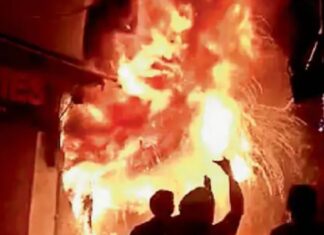 ਹੁਸ਼ਿਆਰਪੁਰ : ਪਟਾਕਾ ਡਿੱਗਣ ਨਾਲ ਫਰਨੀਚਰ ਹਾਊਸ ਨੂੰ ਲੱਗੀ ਭਿਆਨਕ ਅੱਗ, ਲੱਖਾਂ ਦਾ ਸਾਮਾਨ ਸੁਆਹ