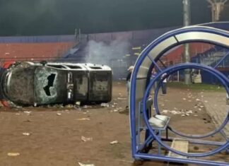 ਇੰਡੋਨੇਸ਼ੀਆ : ਫੁੱਟਬਾਲ ਮੈਚ ਹਾਰਨ ਵਾਲੀ ਟੀਮ ਦੇ ਸਮਰਥਕਾਂ ਨੇ ਕੀਤਾ ਹੰਗਾਮਾ, ਭਗਦੜ ਤੇ ਹਿੰਸਾ ਦੌਰਾਨ 127 ਲੋਕਾਂ ਦੀ ਮੌਤ, 180 ਤੋਂ ਵੱਧ ਗੰਭੀਰ ਜ਼ਖਮੀ