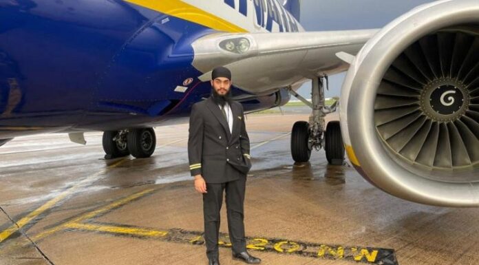 ਜਲੰਧਰ ਦੇ ਸਿੱਖ ਨੌਜਵਾਨ ਨੇ ਵਧਾਇਆ ਮਾਣ, ਆਇਰਲੈਂਡ ਦੀ Ryanair Airline ਦਾ ਬਣਿਆ ਪਾਇਲਟ