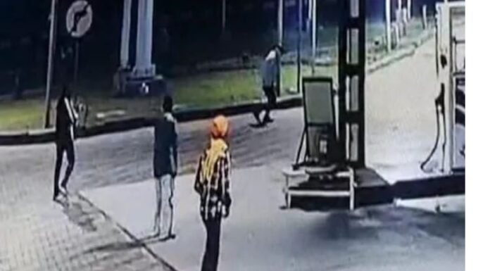 ਪੰਪ ਲੁੱਟਣ ਆਏ ਲੁਟੇਰਿਆਂ ‘ਤੇ ਗਾਰਡ ਨੇ ਚਲਾਈਆਂ ਗੋਲੀਆਂ, ਇਕ ਦੀ ਮੌਤ, ਦੂਜਾ ਫਰਾਰ