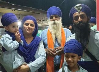 ਮੁਸੀਬਤ ‘ਚ ਗੁਰਸਿੱਖ ਜੋੜੇ ਨੇ ਵਾਹਿਗੁਰੂ ‘ਤੇ ਰੱਖਿਆ ਵਿਸ਼ਵਾਸ, ਰੈਸਟੋਰੈਂਟ ਨੂੰ ਅੱਗ ਲੱਗਣ ਤੋਂ ਬਾਅਦ ਸ਼ੁਰੂ ਕੀਤੀ ਫਾਸਟ ਫੂਡ ਦੀ ਰੇਹੜੀ, ਅੱਜ ਚੜ੍ਹਦੀਕਲਾ ‘ਚ ਜਿਊਂਦਾ ਜਿੰਦਗੀ