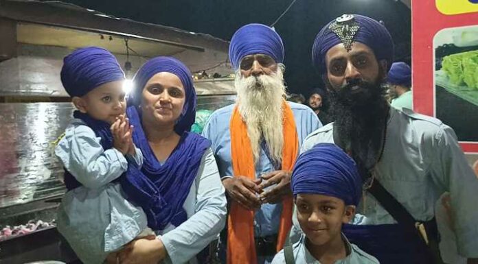 ਮੁਸੀਬਤ ‘ਚ ਗੁਰਸਿੱਖ ਜੋੜੇ ਨੇ ਵਾਹਿਗੁਰੂ ‘ਤੇ ਰੱਖਿਆ ਵਿਸ਼ਵਾਸ, ਰੈਸਟੋਰੈਂਟ ਨੂੰ ਅੱਗ ਲੱਗਣ ਤੋਂ ਬਾਅਦ ਸ਼ੁਰੂ ਕੀਤੀ ਫਾਸਟ ਫੂਡ ਦੀ ਰੇਹੜੀ, ਅੱਜ ਚੜ੍ਹਦੀਕਲਾ ‘ਚ ਜਿਊਂਦਾ ਜਿੰਦਗੀ