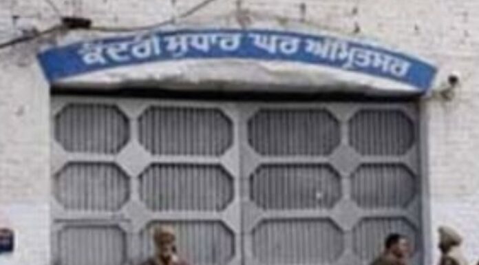 ਅੰਮ੍ਰਿਤਸਰ ਜੇਲ ‘ਚ ਤਾਇਨਾਤ ਮੈਡੀਕਲ ਅਫਸਰ ਕੈਦੀਆਂ ਨੂੰ ਨਸ਼ਾ ਦਿੰਦਾ ਰੰਗੇ ਹੱਥੀਂ ਗ੍ਰਿਫਤਾਰ