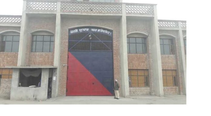 ਨਹੀਂ ਰੁਕ ਰਿਹਾ ਜੇਲਾਂ ‘ਚੋਂ ਮੋਬਾਇਲ ਮਿਲਣ ਦਾ ਸਿਲਸਿਲਾ : ਫਰੀਦਕੋਟ ਦੀ ਮਾਡਰਨ ਜੇਲ ‘ਚੋਂ 4 ਮੋਬਾਇਲ ਬਰਾਮਦ