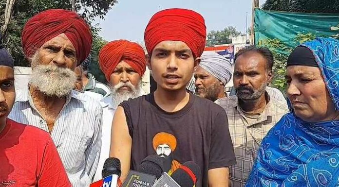 ਪਟਾਕੇ ਚਲਾਉਣ ਨੂੰ ਲੈ ਕੇ ਹੋਈ ਲੜਾਈ ,ਪੁਲਿਸ ਮੁਲਾਜ਼ਮ ਨੇ ਵਿਦਿਆਰਥੀ ਨਾਲ ਕੀਤੀ ਕੁੱਟਮਾਰ, ਪਾਈਆਂ ਲਾਸ਼ਾਂ