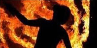 ਪ੍ਰੀਖਿਆ ‘ਚ ਨਕਲ ਦੇ ਸ਼ੱਕ ‘ਚ ਟੀਚਰ ਨੇ ਉਤਰਵਾਏ ਕੱਪੜੇ, ਵਿਦਿਆਰਥਣ ਨੇ ਘਰ ਜਾ ਕੇ ਖੁਦ ਨੂੰ ਲਾਈ ਅੱਗ