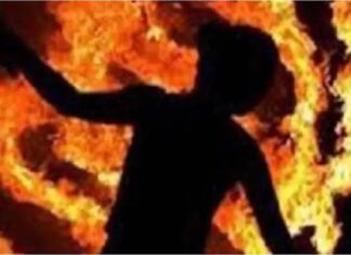 ਪ੍ਰੀਖਿਆ ‘ਚ ਨਕਲ ਦੇ ਸ਼ੱਕ ‘ਚ ਟੀਚਰ ਨੇ ਉਤਰਵਾਏ ਕੱਪੜੇ, ਵਿਦਿਆਰਥਣ ਨੇ ਘਰ ਜਾ ਕੇ ਖੁਦ ਨੂੰ ਲਾਈ ਅੱਗ