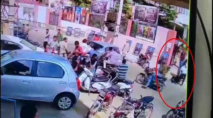 ਦੋਸਤ ਨਾਲ ਫਿਲਮ ਦੇਖਣ ਆਈ ਭੈਣ ਨੂੰ ਰੰਗੇ ਹੱਥੀਂ ਫੜਿਆ ਭਰਾ ਨੇ, ਲੜਕੇ ਦੀ ਕੀਤੀ ਰੋਡ ‘ਤੇ ਛਿੱਤਰ-ਪਰੇਡ