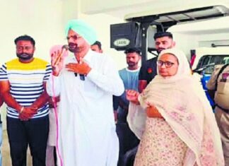 ਜੈਨੀ ਜੌਹਲ ਦੇ ਹੱਕ ‘ਚ ਖੜ੍ਹਿਆ ਮੂਸੇਵਾਲਾ ਦਾ ਪਰਿਵਾਰ, ਕਿਹਾ- ‘ਜੈਨੀ ਲਈ ਜੇਲ ਜਾਣ ਤੋਂ ਗੁਰੇਜ਼ ਨਹੀਂ ਕਰਾਂਗੇ’