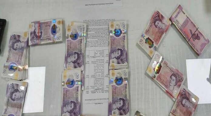 ਅੰਮ੍ਰਿਤਸਰ ਏਅਰਪੋਰਟ ‘ਤੇ ਲੰਡਨ ਤੋਂ ਪਰਤਿਆ ਵਿਦੇਸ਼ੀ ਕਰੰਸੀ ਦਾ ਤਸਕਰ ਕਾਬੂ, ਕਸਟਮ ਵਿਭਾਗ ਨੇ ਲੱਖਾਂ ਦੀ ਕਰੰਸੀ ਕੀਤੀ ਬਰਾਮਦ