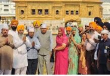 ਦੇਸ਼ ਦੇ ਉਪ ਰਾਸ਼ਟਰਪਤੀ ਪਰਿਵਾਰ ਸਮੇਤ ਸ੍ਰੀ ਹਰਿਮੰਦਰ ਸਾਹਿਬ ਹੋਏ ਨਤਮਸਕ