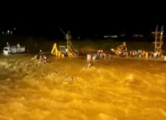 ਮਾਂ ਦੁਰਗਾ ਦੀ ਮੂਰਤੀ ਦੇ ਵਿਸਰਜਨ ਦੌਰਾਨ ਨਦੀ ‘ਚ ਆਇਆ ਤੇਜ਼ ਵਹਾਅ, 8 ਲੋਕਾਂ ਦੀ ਮੌਤ