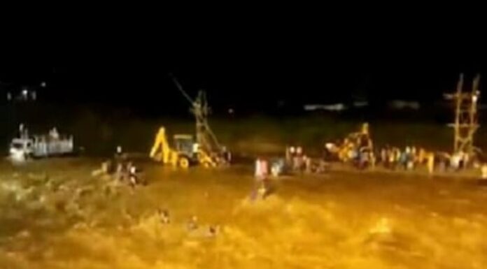 ਮਾਂ ਦੁਰਗਾ ਦੀ ਮੂਰਤੀ ਦੇ ਵਿਸਰਜਨ ਦੌਰਾਨ ਨਦੀ ‘ਚ ਆਇਆ ਤੇਜ਼ ਵਹਾਅ, 8 ਲੋਕਾਂ ਦੀ ਮੌਤ