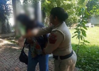 ਬਟਾਲਾ : ਪਾਰਕ ‘ਚ ਬੈਠੇ ਮੁੰਡੇ-ਕੁੜੀਆਂ ਨੂੰ ਮਹਿਲਾ ਪੁਲਸ ਨੇ ਮਾਰੀਆਂ ਚਪੇੜਾਂ