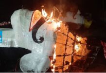 ਦੁਸਹਿਰੇ ਤੋਂ ਪਹਿਲਾਂ ਹੀ ਰਾਵਣ ਨੂੰ ਅਣਪਛਾਤੇ ਲਾ ਗਏ ਅੱਗ, ਲੋਕਾਂ ਨੇ ਪੁਲਸ-ਪ੍ਰਸ਼ਾਸਨ ‘ਤੇ ਕੱਢਿਆ ਗੁੱਸਾ, ਕੀਤੀ ਜੰਮ ਕੇ ਨਾਅਰੇਬਾਜ਼ੀ