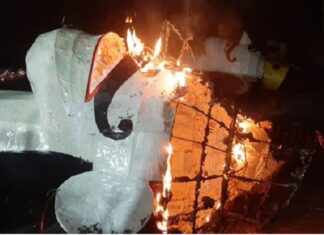 ਦੁਸਹਿਰੇ ਤੋਂ ਪਹਿਲਾਂ ਹੀ ਰਾਵਣ ਨੂੰ ਅਣਪਛਾਤੇ ਲਾ ਗਏ ਅੱਗ, ਲੋਕਾਂ ਨੇ ਪੁਲਸ-ਪ੍ਰਸ਼ਾਸਨ ‘ਤੇ ਕੱਢਿਆ ਗੁੱਸਾ, ਕੀਤੀ ਜੰਮ ਕੇ ਨਾਅਰੇਬਾਜ਼ੀ