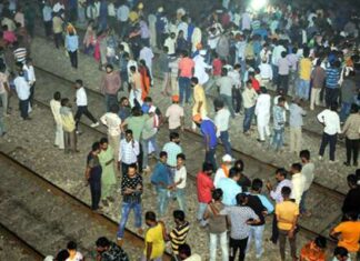 ਅੰਮ੍ਰਿਤਸਰ : 4 ਸਾਲ ਬਾਅਦ ਵੀ ਜੋੜਾ ਫਾਟਕ ‘ਤੇ ਰੇਲ ਹਾਦਸੇ ‘ਚ ਮਾਰੇ ਗਏ ਲੋਕਾਂ ਦੇ ਪਰਿਵਾਰ ਠੋਕਰਾਂ ਖਾਣ ਲਈ ਮਜਬੂਰ