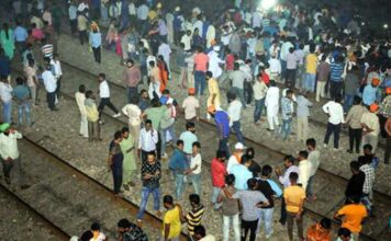 ਅੰਮ੍ਰਿਤਸਰ : 4 ਸਾਲ ਬਾਅਦ ਵੀ ਜੋੜਾ ਫਾਟਕ ‘ਤੇ ਰੇਲ ਹਾਦਸੇ ‘ਚ ਮਾਰੇ ਗਏ ਲੋਕਾਂ ਦੇ ਪਰਿਵਾਰ ਠੋਕਰਾਂ ਖਾਣ ਲਈ ਮਜਬੂਰ