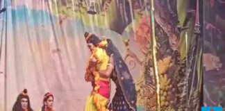 ਰਾਮਲੀਲਾ ਦੌਰਾਨ ਬੇਸ਼ਰਮੀ ਦੀਆਂ ਹੱਦਾਂ ਪਾਰ : ਪੰਜਾਬੀ ਗਾਣਿਆਂ ’ਤੇ ਲਕਸ਼ਮਣ ਨਾਲ ਲਿਪਟ-ਲਿਪਟ ਕੇ ਸਰੂਪਨਖਾ ਨੇ ਲਗਾਏ ਠੁਮਕੇ, ਸੀਤਾ ਲਈ ਵੱਜਿਆ ਸੌਂਕਣੇ-ਸੌਂਕਣ ਗੀਤ