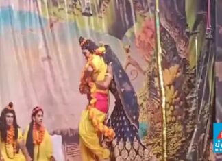 ਰਾਮਲੀਲਾ ਦੌਰਾਨ ਬੇਸ਼ਰਮੀ ਦੀਆਂ ਹੱਦਾਂ ਪਾਰ : ਪੰਜਾਬੀ ਗਾਣਿਆਂ ’ਤੇ ਲਕਸ਼ਮਣ ਨਾਲ ਲਿਪਟ-ਲਿਪਟ ਕੇ ਸਰੂਪਨਖਾ ਨੇ ਲਗਾਏ ਠੁਮਕੇ, ਸੀਤਾ ਲਈ ਵੱਜਿਆ ਸੌਂਕਣੇ-ਸੌਂਕਣ ਗੀਤ