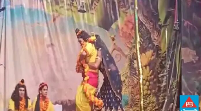 ਰਾਮਲੀਲਾ ਦੌਰਾਨ ਬੇਸ਼ਰਮੀ ਦੀਆਂ ਹੱਦਾਂ ਪਾਰ : ਪੰਜਾਬੀ ਗਾਣਿਆਂ ’ਤੇ ਲਕਸ਼ਮਣ ਨਾਲ ਲਿਪਟ-ਲਿਪਟ ਕੇ ਸਰੂਪਨਖਾ ਨੇ ਲਗਾਏ ਠੁਮਕੇ, ਸੀਤਾ ਲਈ ਵੱਜਿਆ ਸੌਂਕਣੇ-ਸੌਂਕਣ ਗੀਤ