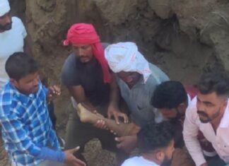 ਤਰਨਤਾਰਨ : ਡਿਫੈਂਸ ਡ੍ਰੇਨ ਦੀ ਸਫਾਈ ਕਰਦਿਆਂ ਮਿੱਟੀ ਹੇਠਾਂ ਦੱਬੇ 5 ਮਜ਼ਦੂਰ, 1 ਦੀ ਮੌਤ, ਕਈ ਗੰਭੀਰ