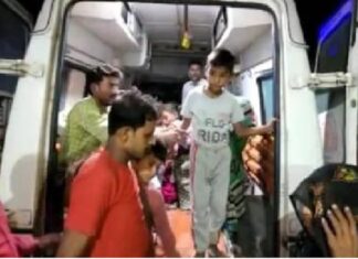 ਸਕੂਲ ਦਾ ਗੇਟ ਬੰਦ ਕਰ ਕੇ ਜ਼ਬਰਦਸਤੀ ਲਾਈ 150 ਬੱਚਿਆਂ ਨੂੰ ਵੈਕਸੀਨ, 50 ਦੀ ਸਿਹਤ ਵਿਗੜੀ school