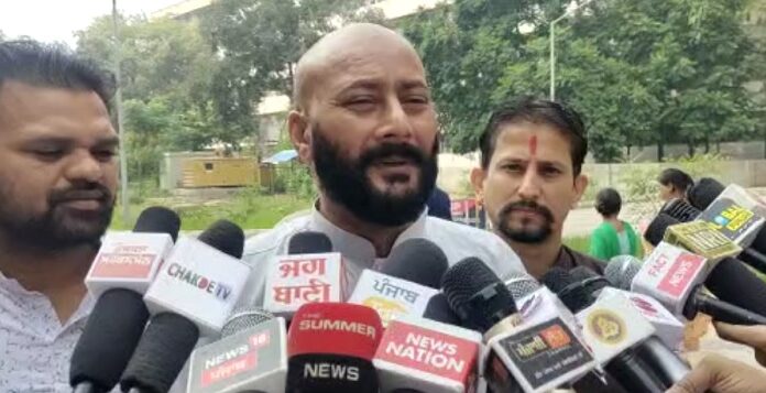 ਸੈਲਿਬਰੀਟੀ ਸ਼ਹਿਨਾਜ ਗਿੱਲ ਦੇ ਪਿਤਾ ਨੂੰ ਫੋਨ ‘ਤੇ ਮਿਲੀ ਧਮਕੀ, ਦੀਵਾਲੀ ਤੋਂ ਪਹਿਲਾਂ ਦੇਵਾਂਗਾ ਮਾਰ