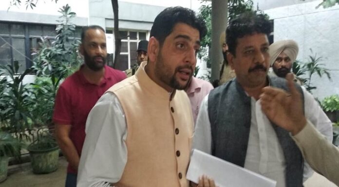 ਆਪ੍ਰੇਸ਼ਨ ਲੋਟਸ ’ਚ ਆਪ MLA ਦੇ ਬਿਆਨ ਦਰਜ : ਅੰਗੁਰਾਲ ਤੇ ਅਰੋੜਾ ਦਾ ਦਾਅਵਾ-ਹਾਈਕੋਰਟ ਦੇ ਦੋ ਵਕੀਲਾਂ ਨੇ ਕੀਤਾ ਸੰਪਰਕ, ਅਮਿਤ ਸ਼ਾਹ ਤੇ ਅਨੁਰਾਗ ਠਾਕੁਰ ਦਾ ਲਿਆ ਨਾਂ