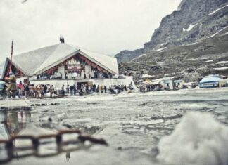 ਮੌਸਮ ਖਰਾਬ ਰਹਿਣ ਦੇ ਬਾਵਜੂਦ ਢਾਈ ਲੱਖ ਦੇ ਕਰੀਬ ਸ਼ਰਧਾਲੂਆਂ ਨੇ ਹੇਮਕੁੰਟ ਸਾਹਿਬ ਦੇ ਕੀਤੇ ਦਰਸ਼ਨ, ਸੋਮਵਾਰ ਨੂੰ ਹੋਏ ਕਿਵਾੜ ਬੰਦ