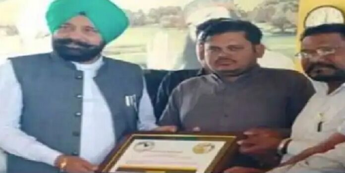 ‘ਆਪ’ ਦੇ ਮੰਤਰੀ ਫੌਜਾ ਸਿੰਘ ਸਰਾਰੀ ਨੇ ਮਾਰੀ ਫਿਰੋਜ਼ਪੁਰ ਦੇ ਨਾਮ ਚਰਚਾ ਘਰ ‘ਚ ਗੇੜੀ, ਸੀਐੱਮ ਮਾਨ ਨੇ ਜਾਰੀ ਕੀਤਾ ਕਾਰਨ ਦੱਸੋ ਨੋਟਿਸ