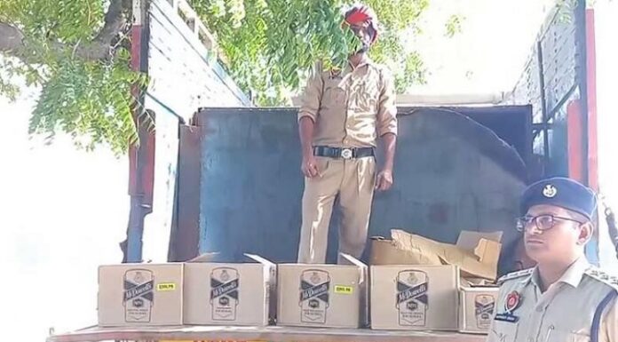 ਬਠਿੰਡਾ : ਨਾਜਾਇਜ਼ ਸ਼ਰਾਬ ਦੀਆਂ 400 ਪੇਟੀਆਂ ਸਣੇ 2 ਅੜਿੱਕੇ, ਅੱਧੀ ਰਾਤ ਨੂੰ ਕਰ ਰਹੇ ਸਨ ਸਮੱਗਲਿੰਗ