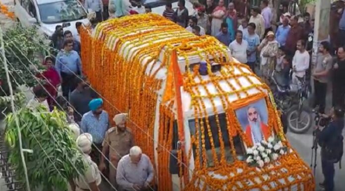 ਸੁਧੀਰ ਸੂਰੀ ਦੀ ਅੰਤਿਮ ਯਾਤਰਾ ‘ਚ ਆਇਆ ਲੋਕਾਂ ਦਾ ਹੜ੍ਹ ; ਸੂਰੀ ਅਮਰ ਰਹੇ ਦੇ ਲੱਗੇ ਨਾਅਰੇ