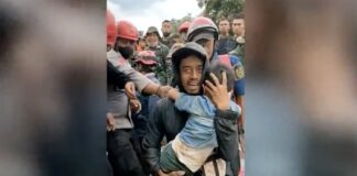 ਇੰਡੋਨੇਸ਼ੀਆ ‘ਚ ਭੂਚਾਲ : ਦੋ ਦਿਨਾਂ ਬਾਅਦ ਵੀ ਮਲਬੇ ‘ਚੋਂ ਜ਼ਿੰਦਾ ਨਿਕਲਿਆ ਮਾਸੂਮ, ਦਾਦੀ ਦੀ ਲਾਸ਼ ਨਾਲ ਚਿੰਬੜਿਆ ਸੀ ਬੱਚਾ