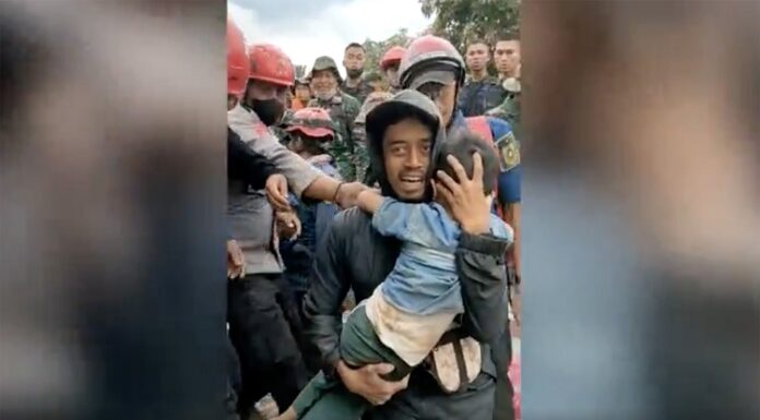 ਇੰਡੋਨੇਸ਼ੀਆ ‘ਚ ਭੂਚਾਲ : ਦੋ ਦਿਨਾਂ ਬਾਅਦ ਵੀ ਮਲਬੇ ‘ਚੋਂ ਜ਼ਿੰਦਾ ਨਿਕਲਿਆ ਮਾਸੂਮ, ਦਾਦੀ ਦੀ ਲਾਸ਼ ਨਾਲ ਚਿੰਬੜਿਆ ਸੀ ਬੱਚਾ