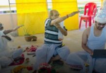 ‘ਵਰਕ ਫਰਾਮ ਹੋਮ’ ਦੇ ਸਾਈਡ ਇਫੈਕਟ : ਲੈਪਟਾਪ ‘ਤੇ ਕੰਮ ਕਰਦਾ ਦਿਸਿਆ ਮੰਡਪ ‘ਚ ਬੈਠਾ ਲਾੜਾ, ਲੋਕਾਂ ਨੇ ਲਿਆਂਦੀ ਕੁਮੈਂਟਾਂ ਦੀ ਨ੍ਹੇਰੀ