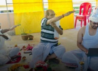 ‘ਵਰਕ ਫਰਾਮ ਹੋਮ’ ਦੇ ਸਾਈਡ ਇਫੈਕਟ : ਲੈਪਟਾਪ ‘ਤੇ ਕੰਮ ਕਰਦਾ ਦਿਸਿਆ ਮੰਡਪ ‘ਚ ਬੈਠਾ ਲਾੜਾ, ਲੋਕਾਂ ਨੇ ਲਿਆਂਦੀ ਕੁਮੈਂਟਾਂ ਦੀ ਨ੍ਹੇਰੀ