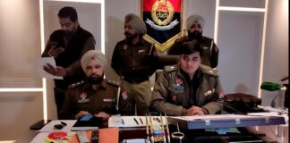 ਲਿਫ਼ਟ ਦੇ ਬਹਾਨੇ ਰਾਹਗੀਰਾਂ ਤੋਂ ਪੈਸੇ ਤੇ ਕੀਮਤੀ ਚੀਜ਼ਾਂ ਲੁੱਟਣ ਵਾਲੇ ਗਿਰੋਹ ਦੇ ਦੋ ਮੈਂਬਰ ਕਾਬੂ, ਤੀਜਾ ਫਰਾਰ