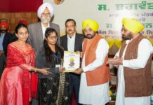 ਸੀਐਮ ਮਾਨ ਨੇ ਪੰਜਾਬ ਰਾਜ ਬਿਜਲੀ ਨਿਗਮ ਦੇ 603 ਉਮੀਦਵਾਰਾਂ ਨੂੰ ਨਿਯੁਕਤੀ ਪੱਤਰ ਵੰਡੇ, ਅਗਲੇ ਮਹੀਨੇ 2100 ਸਹਾਇਕ ਲਾਈਨਮੈਨਾਂ ਨੂੰ ਮਿਲੇਗੀ ਨੌਕਰੀ