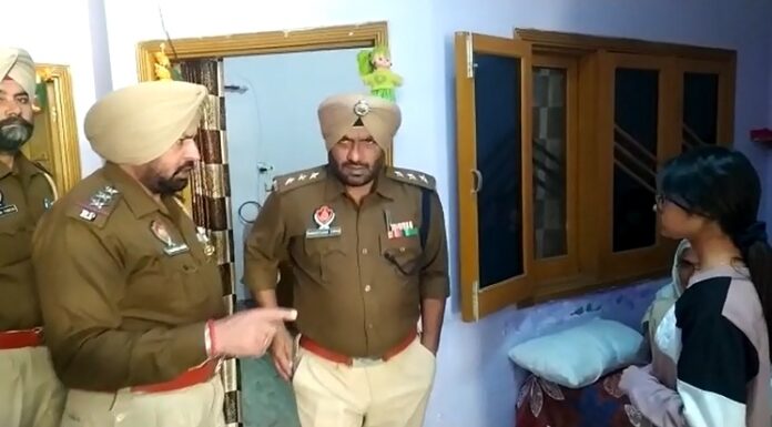 ਸੌਂਕਣ ਦੇ ਘਰ ਵੜੇ ਲੁਟੇਰੇ ਡੇਢ ਕਿਲੋ ਸੋਨਾ ਤੇ ਪੈਸੇ ਲੈ ਕੇ ਫਰਾਰ, ਜਾਂਦੇ ਹੋਏ ਮੁੰਡੇ ਦੀ ਲੱਤ ‘ਚ ਮਾਰ ਗਏ ਗੋਲ਼ੀ