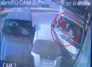 ਫਗਵਾੜਾ ‘ਚ ਵੱਡਾ ਹਾਦਸਾ ਹੋਣੋਂ ਟਲਿਆ; ਬੇਕਾਬੂ ਕੈਂਟਰ ਦੁਕਾਨਾਂ ‘ਚ ਵੜਿਆ, 4 ਵਹਾਨਾਂ ਦਾ ਨੁਕਸਾਨ