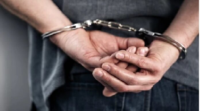 ਦਰਬਾਰ ਸਾਹਿਬ ਨੇੜੇ ਬੰਬ ਦੀ ਝੂਠੀ ਖ਼ਬਰ ਫੈਲਾਉਣ ਵਾਲੇ ਨਿਹੰਗ ਸਮੇਤ 5 ਵਿਅਕਤੀ ਗ੍ਰਿਫਤਾਰ