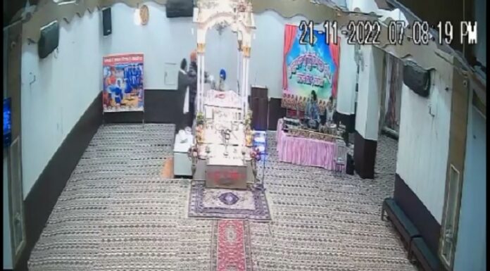 ਜਲੰਧਰ : ਸ਼ੇਖਾਂ ਬਾਜ਼ਾਰ ‘ਚ ਗੁਰਦੁਆਰਾ ਸਿੰਘ ਸਭਾ ‘ਚ ਸਾਹਮਣੇ ਆਇਆ ਬੇਅਦਬੀ ਦਾ ਮਾਮਲਾ, ਅੰਮ੍ਰਿਤਧਾਰੀ ਨੌਜਵਾਨ ਗ੍ਰਿਫਤਾਰ