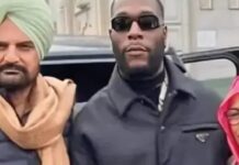 ਮੂਸੇਵਾਲਾ ਦੇ ਮਾਤਾ-ਪਿਤਾ ਨੂੰ ਮਿਲਿਆ ਰੈਪਰ ਬਰਨਾ ਬੁਆਏ : ਸਿੱਧੂ ਨਾਲ ਪਹਿਲੀ ਮੁਲਾਕਾਤ ਨੂੰ ਯਾਦ ਕਰਕੇ ਹੋਇਆ ਭਾਵੁਕ, ਲਾਈਵ ਸ਼ੋਅ ‘ਚ ਰੋ ਪਿਆ ਸੀ ਗਾਇਕ